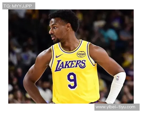 布朗尼调侃里夫斯换备胎经历乡间小路抛锚趣事引发热议